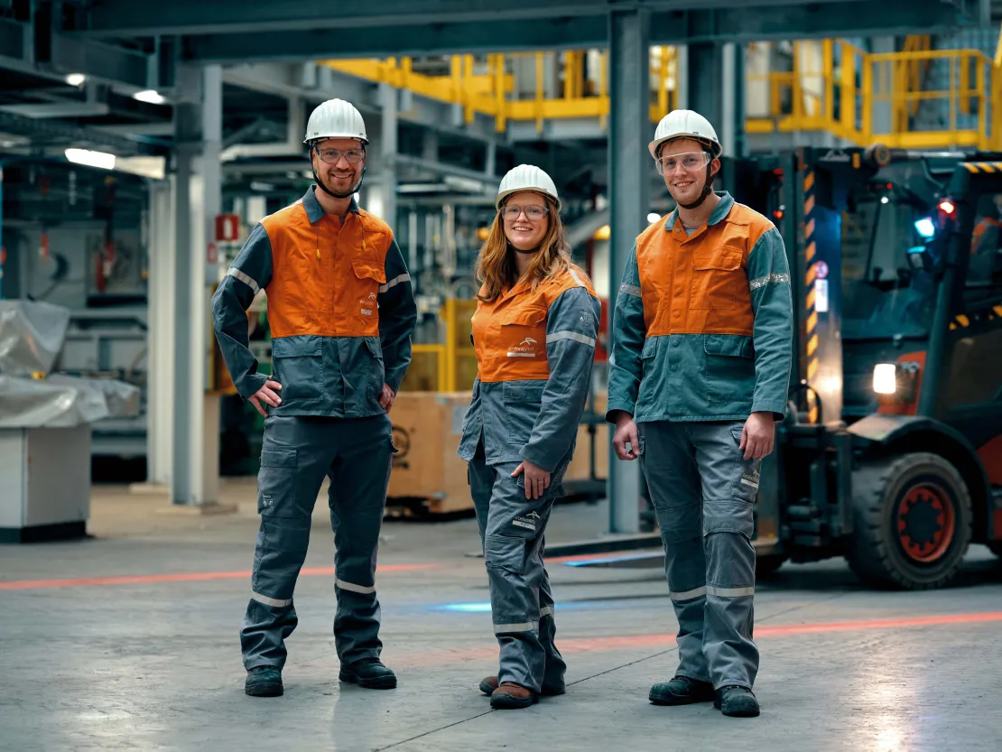 3 employés en tenue de sécurité