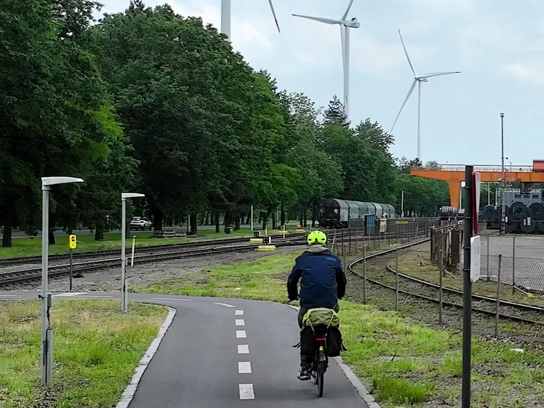 Fietser op fietspad