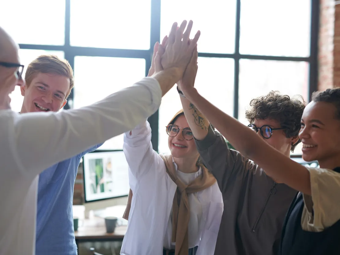 high five gens heureux