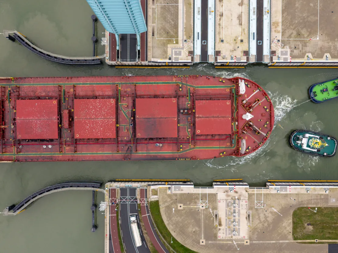 First trial run of wide ship in Ghent port