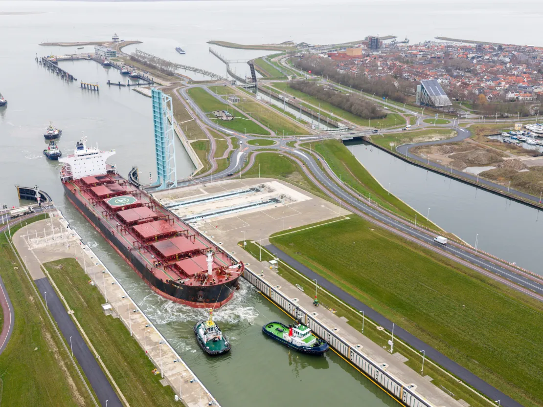 Wider ship new lock port Ghent Terneuzen