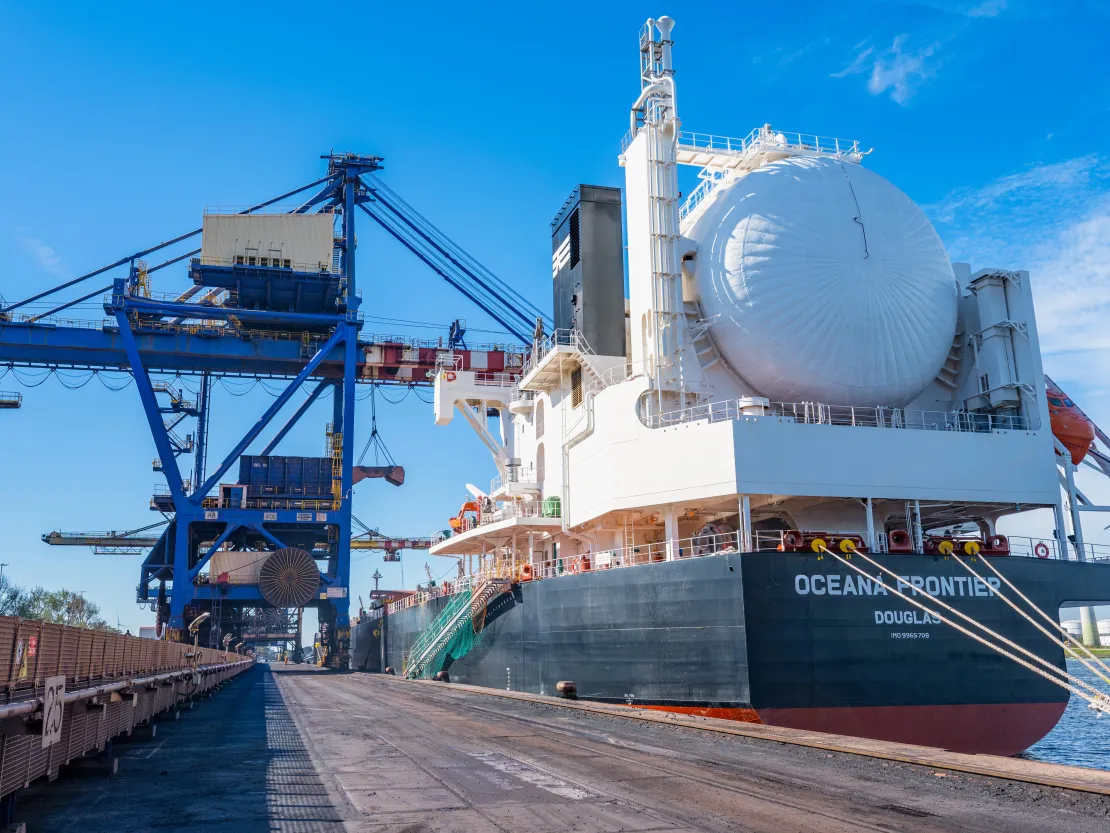 L'Oceana Frontier, un navire durable fonctionnant au GNL, à Gand