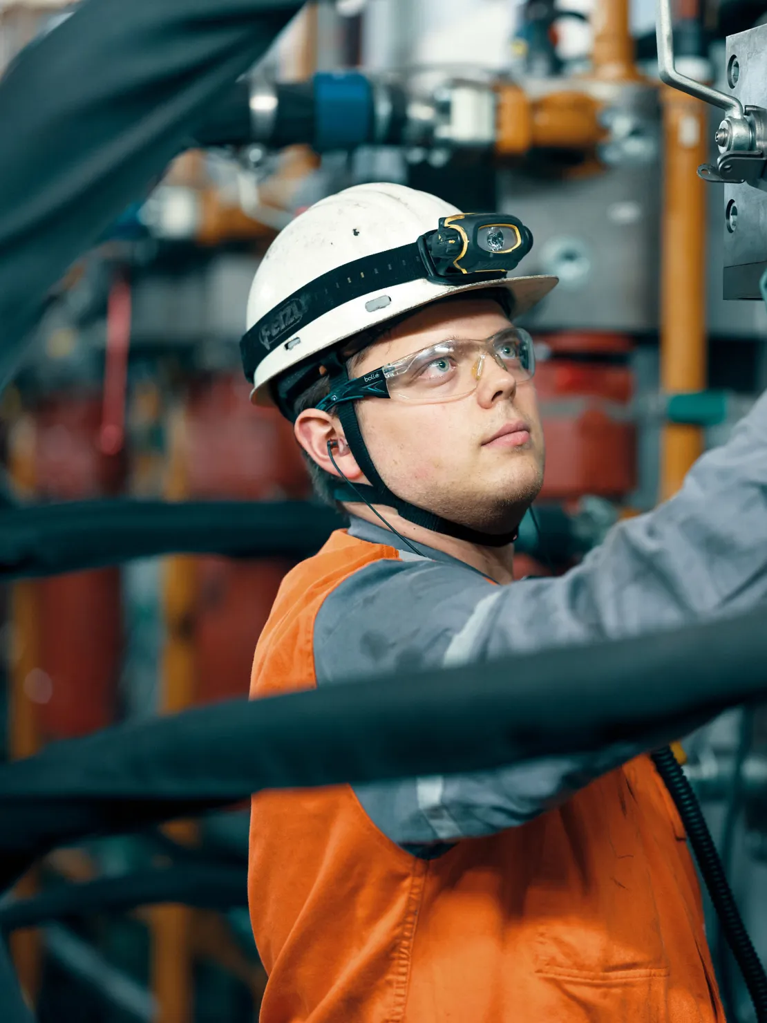 Après son job d'été, Kevin a commencé à travailler chez nous en tant qu'agent d'entretien.  Il a suivi des formations intéressantes, a beaucoup appris de ses collègues et occupe aujourd'hui le poste de brigadier.