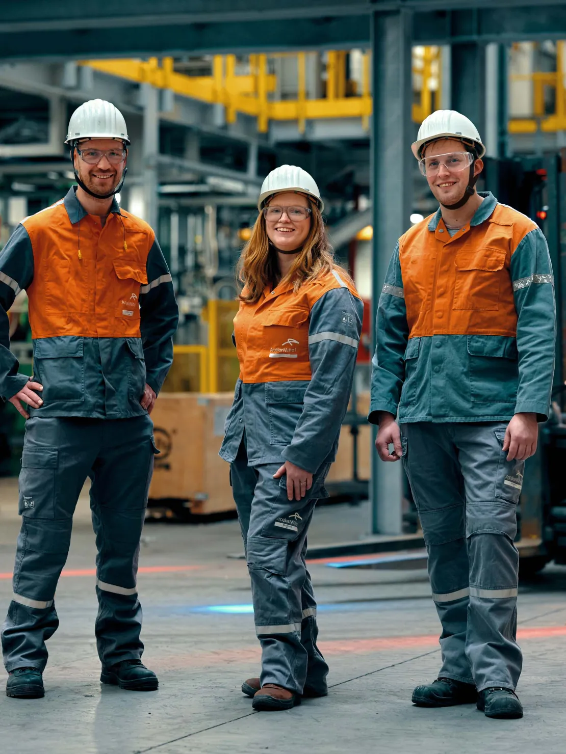 3 medewerkers in veiligheidskledij