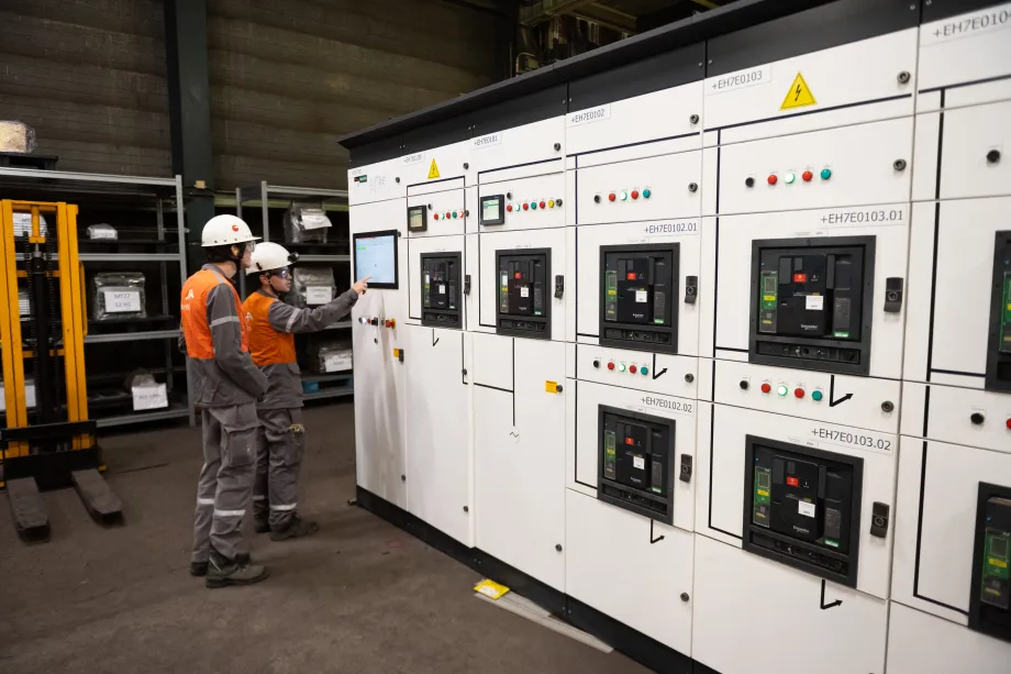 Hannes aan het werk met collega