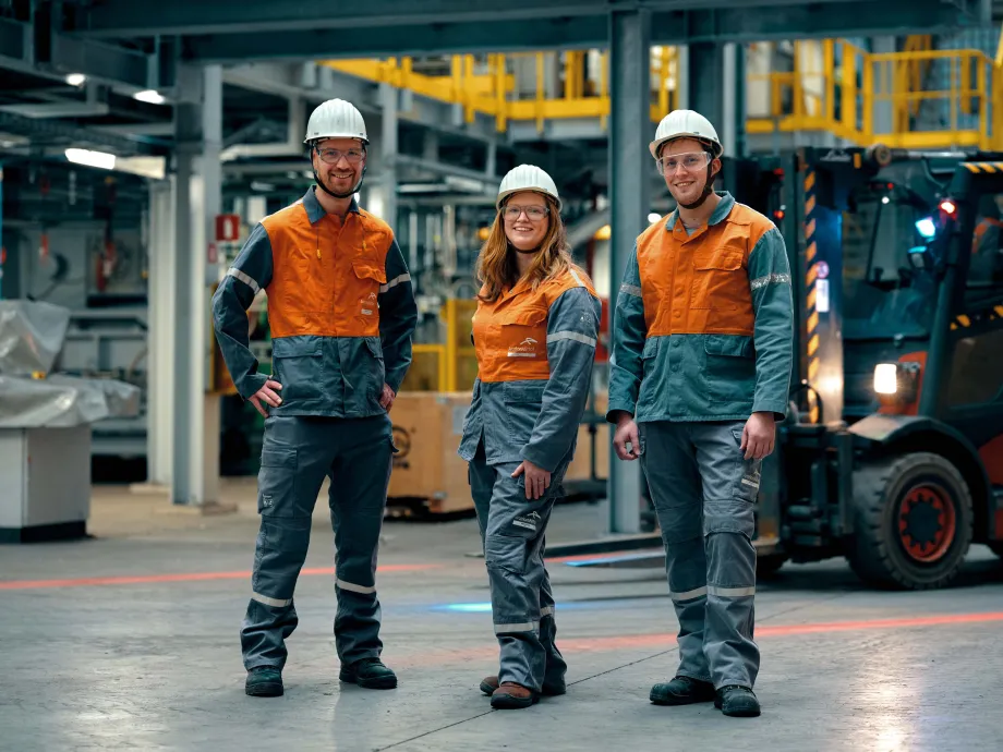 3 employés en tenue de sécurité