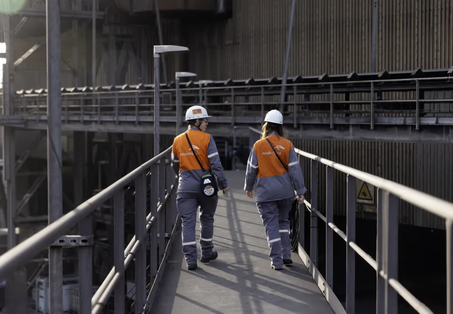 2 wandelende medewerkers