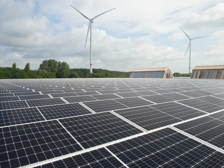 panneaux solaires toit laminoir à froid éoliennes